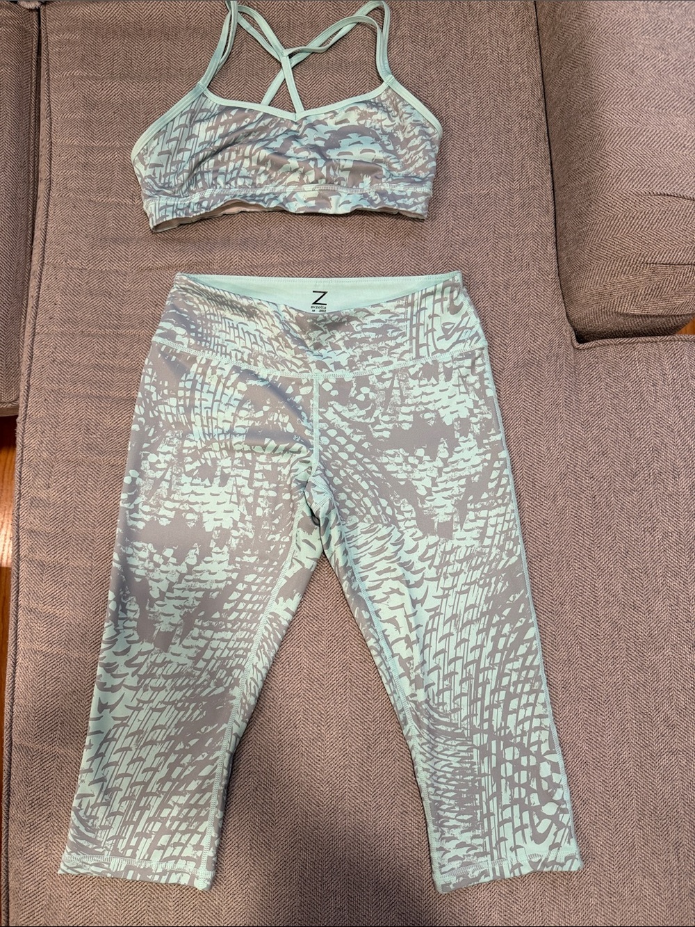 Zella Mint Green Patterned Leggings (Cropped) w/ Matching Sports Bra